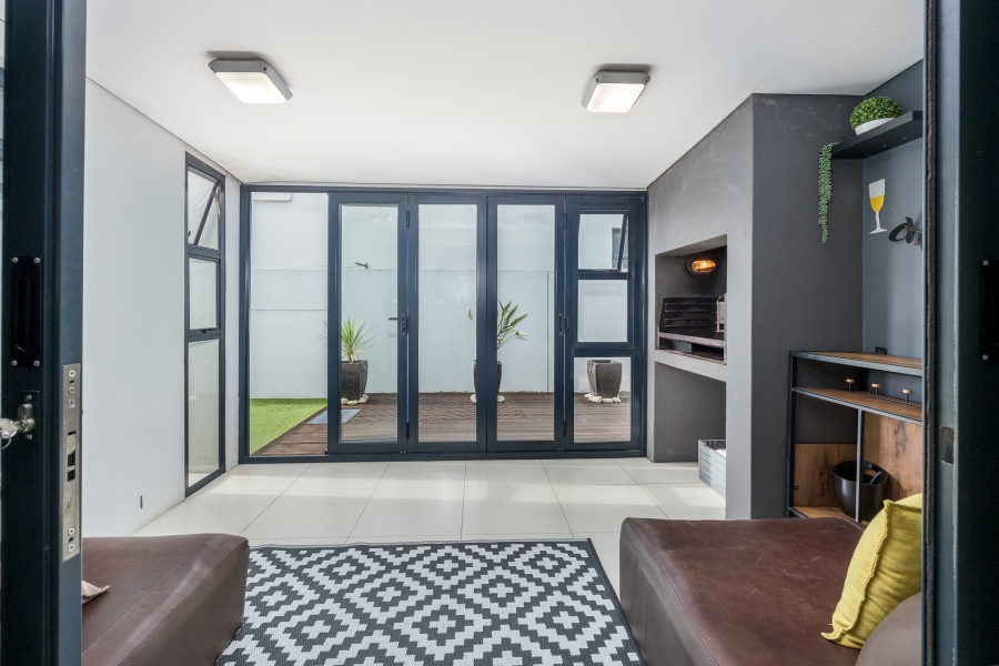 3 Bedroom Property for Sale in Jakarandas Western Cape